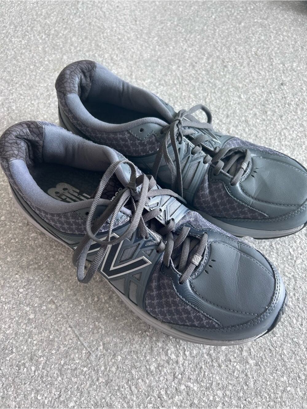 New Balance Women’s 847 v2 Gray Walking Shoes Size 9.5